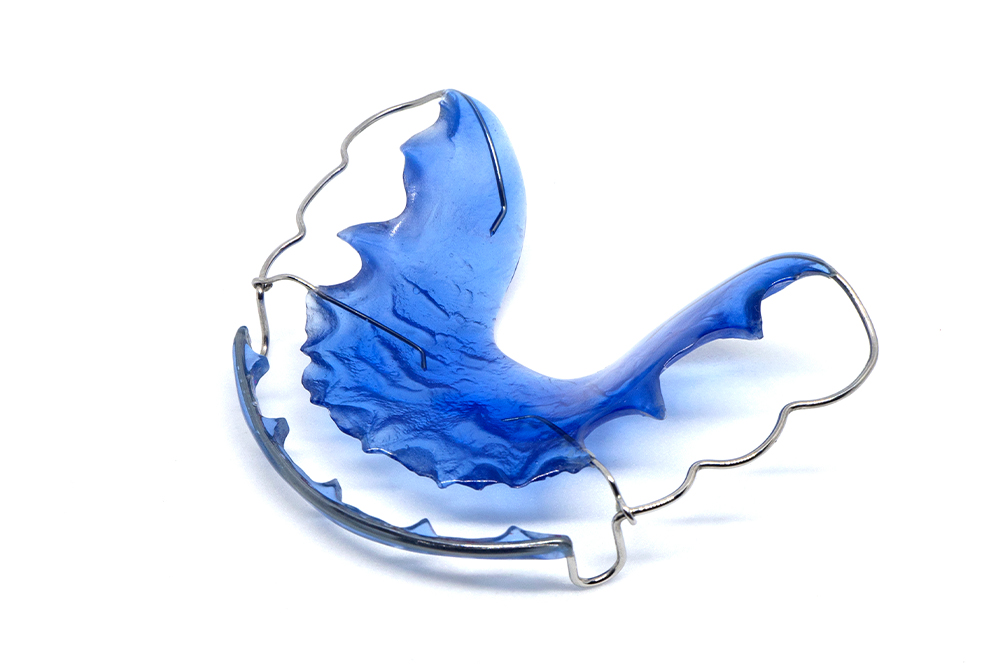 顎への負担が少ない「床矯正」